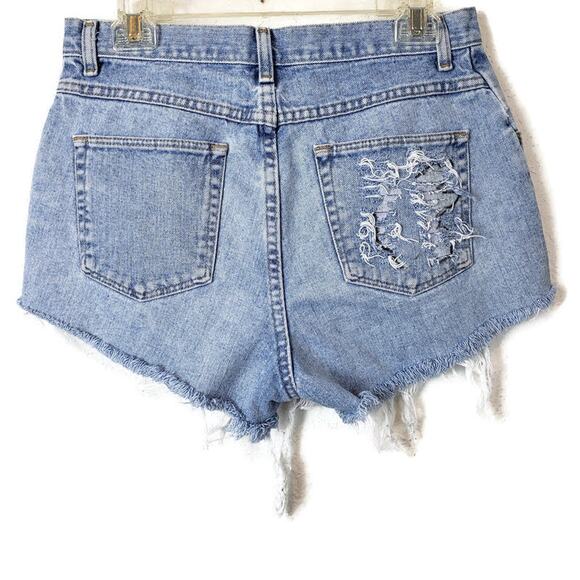 Wrangler Distressed Hi-Rise Mom Cut-Off Shorts Size 12 - Picture 2 of 7
